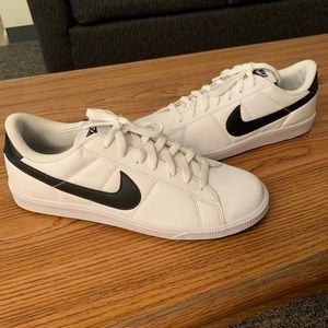 NEW Nike Tennis Classic, white, size 9.5